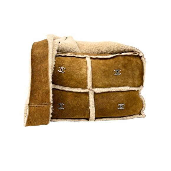CHANEL Vintage CC Logo Shearling Crossbody Bag Brown Cream Mouton Suede [106225] - Picture 6 of 16